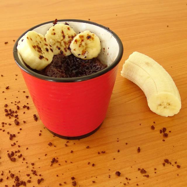 ภาพประกอบบทความ สูตรเค้กไมโครเวฟ 'เค้กกล้วยหอมช็อกโกแลต' ไร้แป้ง