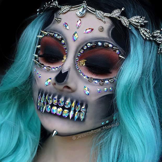 รูปภาพ:https://stayglam.com/wp-content/uploads/2018/08/Crystal-Skull-Makeup-Idea.jpg