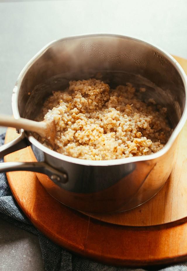 รูปภาพ:https://minimalistbaker.com/wp-content/uploads/2018/03/PERFECT-Fluffy-tender-steel-cut-oats-Step-by-step-instructions-5-ingredients-naturally-sweetened-oatmeal-vegan-glutenfree-plantbased-minimalistbaker-7.jpg