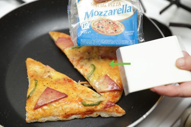 รูปภาพ:https://www.wikihow.com/images/d/df/Revitalize-Day-Old-Pizza-in-a-Microwave-Step-10.jpg
