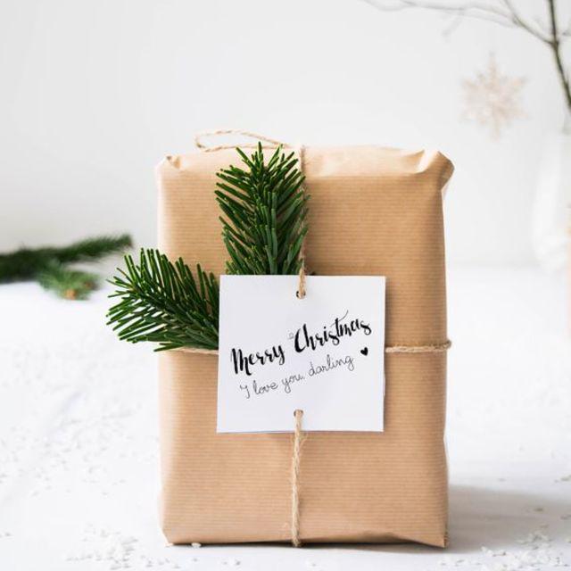 ภาพประกอบบทความ DIY ง่ายๆ กับ ไอเดีย 'ห่อของขวัญ' ด้วยกระดาษสีน้ำตาล ควันหลงวันคริสต์มาส ✨