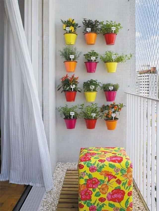 รูปภาพ:http://gardendiyideas.com/wp-content/uploads/2018/06/07-balcony-gardens-tiny-space-big-color-homebnc-771x1024.jpg