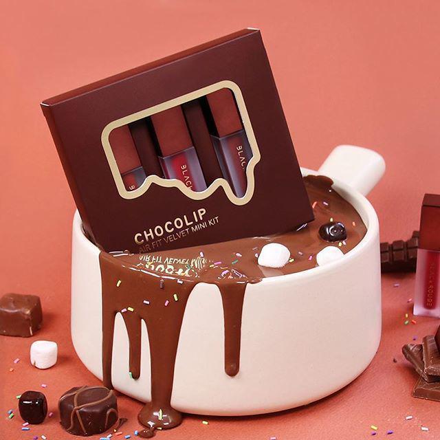 ภาพประกอบบทความ สวยสาย Choco ใหม่ 'Black rouge Velvet Mini Kit Choco Lip' เซ็ตลิปมินิสุดปัง ควรตำที่แท้ทรู!