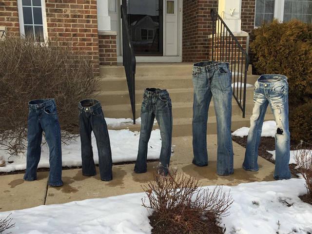 รูปภาพ:http://static.boredpanda.com/blog/wp-content/uploads/2016/01/frozen-pants-jeans-cold-winter-minnesota-10.jpg