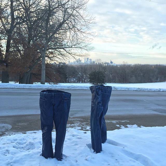 รูปภาพ:http://static.boredpanda.com/blog/wp-content/uploads/2016/01/frozen-pants-jeans-cold-winter-minnesota-1.jpg