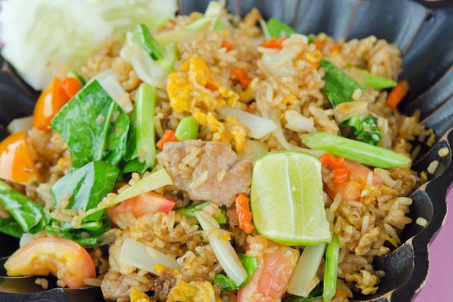 รูปภาพ:https://food.mthai.com/app/uploads/2017/02/fried-rice.jpg