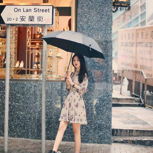 ตัวอย่าง ภาพหน้าปก:เช็คลิสต์ไอเทมสำหรับไปเที่ยวหน้าฝน แพ็คกระเป๋าให้ดีก่อนจะไปเเที่ยวในวันฝนตก