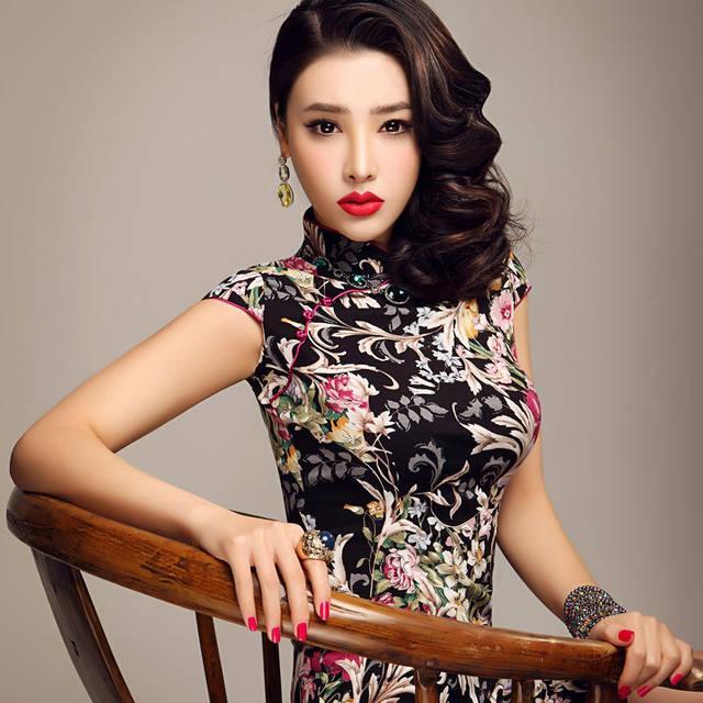รูปภาพ:http://g04.a.alicdn.com/kf/HTB1Z_xAIXXXXXXEXFXXq6xXFXXXY/Free-Shipping-2014-Women-Fashion-Print-Black-Chinese-font-b-Dress-b-font-Cheongsam-font-b.jpg