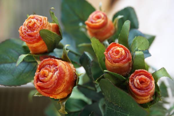 รูปภาพ:http://ourbestbites.com/wp-content/uploads/2012/06/Bacon-roses-hrz.jpg