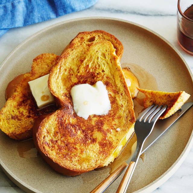 ภาพประกอบบทความ วิธีทำ 'ขนมปังชุบไข่' สำหรับอาหารเช้า ทำง่าย อร่อยด้วย!