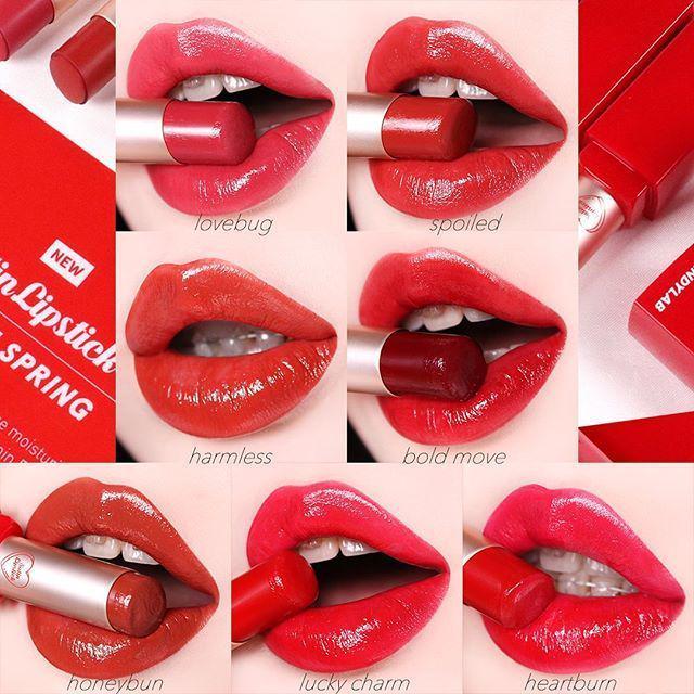 ภาพประกอบบทความ ร้อนแรงสุดไรสุด! 'Candylab Satin Lipstick' ลิปโทนสีแดง เนื้อซาติน ให้ริมฝีปากสวยฉ่ำ เกินจะต้านทาน