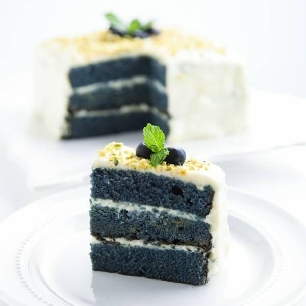 รูปภาพ:http://blog.moonberry.com/wp-content/uploads/2014/05/royal-blue-velvet-cake-3.jpg