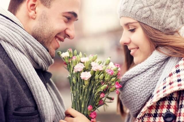 รูปภาพ:http://www.largehdwallpapers.com/wp-content/uploads/2016/03/Nice-Love-Smile-Couple-With-Flowers-Large-HD-Wallpapers.jpg