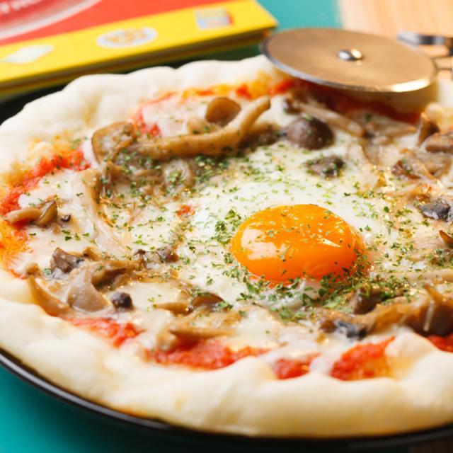 ภาพประกอบบทความ Pizza Bismarck ไข่เบคอนอูมามิเต็มคำ
