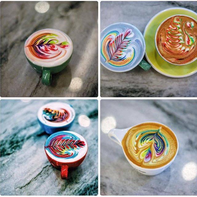 ภาพประกอบบทความ ไอเดียฟองนมสีรุ้ง  Rainbow Latte art .. 