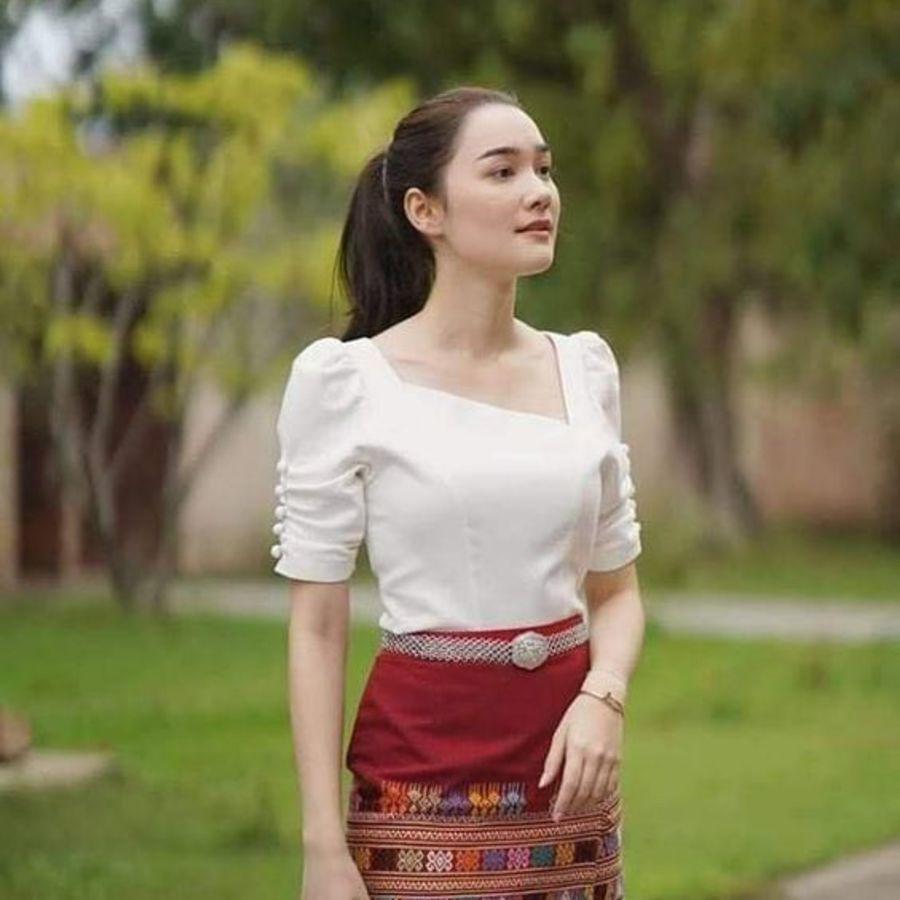 ภาพประกอบบทความ ทริคแต่งชุดไทย ยังไงให้ไม่ดูแก่ สวยเป๊ะปัง แบบหญิงไทยตัวแม่