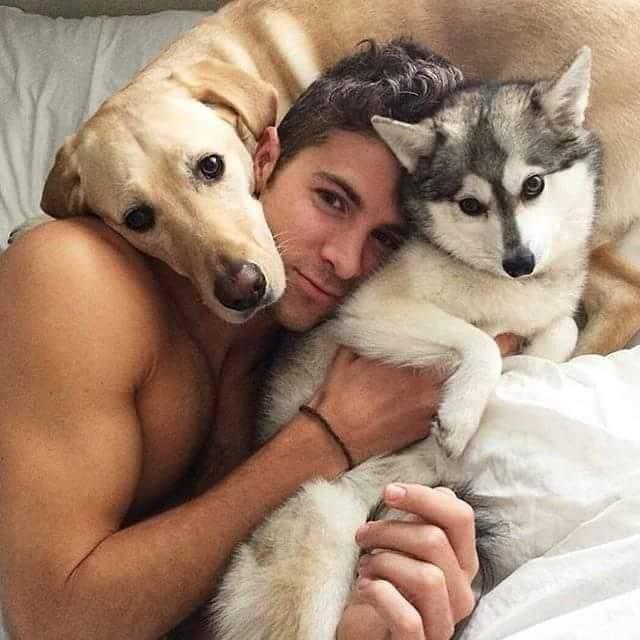 ตัวอย่าง ภาพหน้าปก:30 หนุ่มหล่อกับน้องหมา ที่ดูแล้วจะรู้ว่า "ผู้ชายรักหมา เป็นผู้ชายน่ารัก"