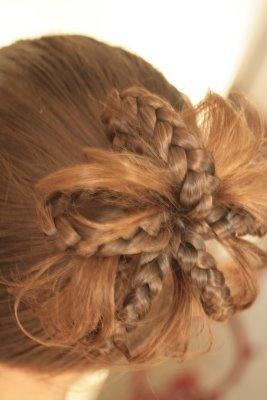 รูปภาพ:http://beauty-zone.org/wp-content/gallery/hairstyle-gallery/braided-hair-flower.jpg