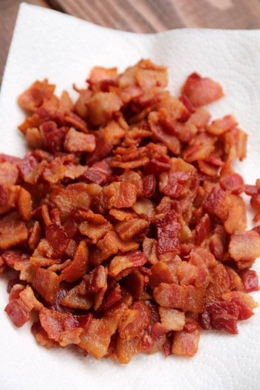 รูปภาพ:http://www.laylita.com/recipes/wp-content/uploads/2014/02/Crispy-bacon-pieces-to-use-as-a-filling-for-ripe-plantains.jpg