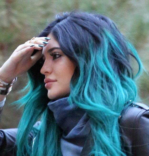 รูปภาพ:http://glamradar.com/wp-content/uploads/2015/01/blue-hair-kylie-jenner.jpg