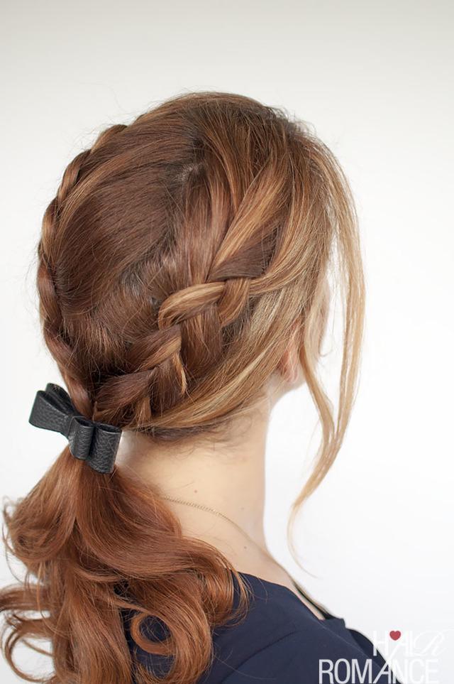 รูปภาพ:http://www.hairromance.com/wp-content/uploads/2015/03/Hair-Romance-Braid-ponytail-tutorial-with-bow.jpg