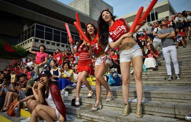 รูปภาพ:http://sport.mthai.com/worldcup/files/2014/06/korean-girls_world-cup-2014_04.jpg