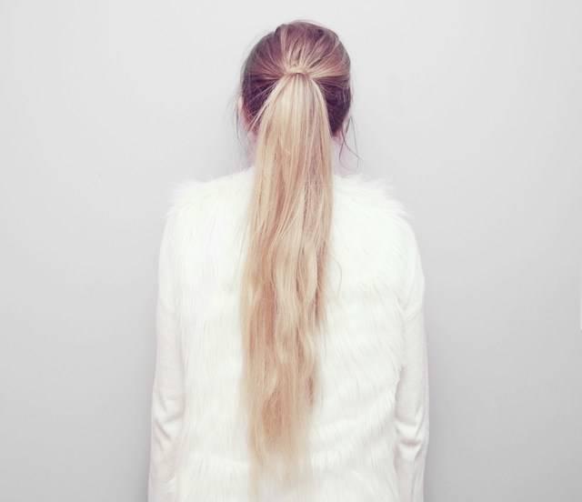 รูปภาพ:http://i0.wp.com/www.kassinka.com/wp-content/uploads/2016/02/kassinka-ponytail-hair-tutorial.jpg?resize=1000%2C862