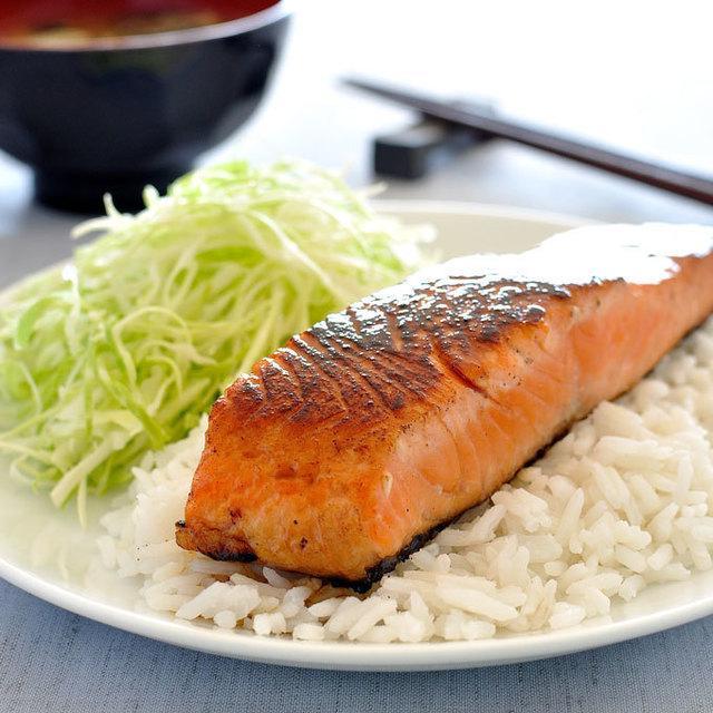 ภาพประกอบบทความ อร่อยเต็มคำกับ 'ปลาแซลมอนย่าง' สไตล์ญี่ปุ๊นญี่ปุ่น!