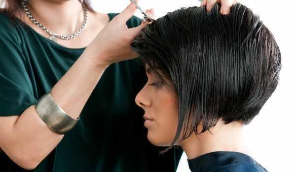 รูปภาพ:http://emallfashion.com/image/data/EMF-Images/Blog/Articles/2015/November/What%20Are%20Your%20Rights%20When-Your-Haircut-Goes-Wrong/12-27-12-woman-getting-hair-cut-600x350.jpg