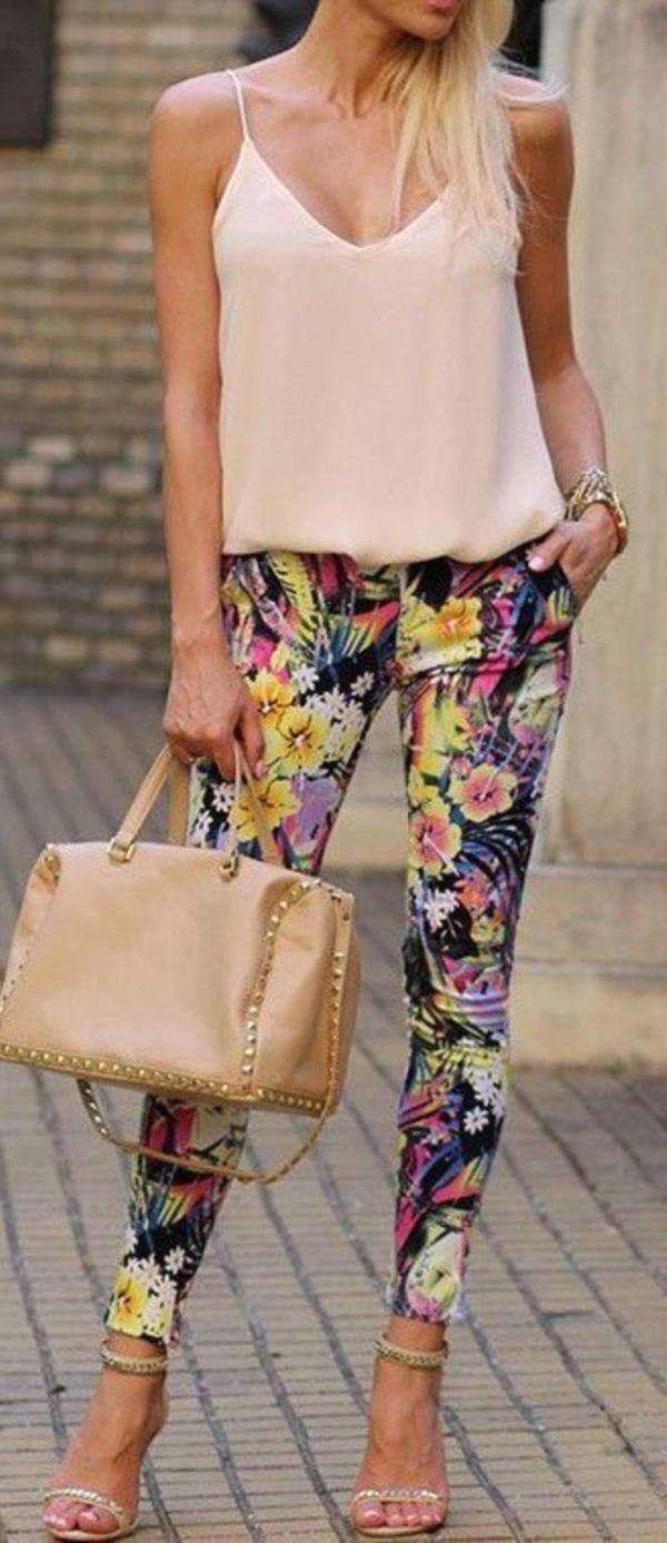 รูปภาพ:http://aleksandrharkov.ru/wp-content/uploads/2015/01/Trendy-Outfit-Ideas-with-Floral-Pants-33.jpg