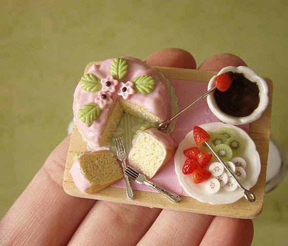 รูปภาพ:http://img.wonderhowto.com/img/72/20/63413528011820/0/miniature-cakes-and-other-tiny-desserts.w654.jpg