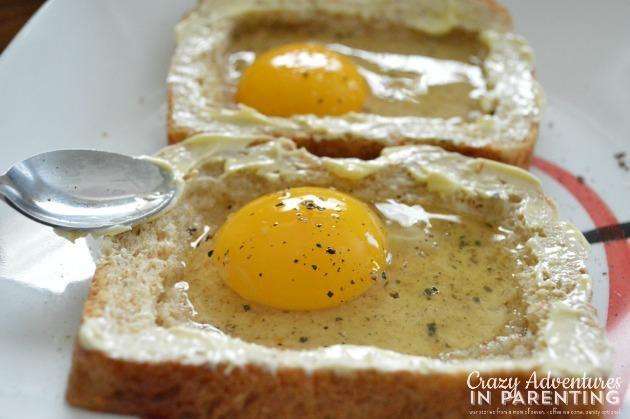 รูปภาพ:http://crazyadventuresinparenting.com/wp-content/uploads/2014/06/buttering-the-egg-toast.jpg