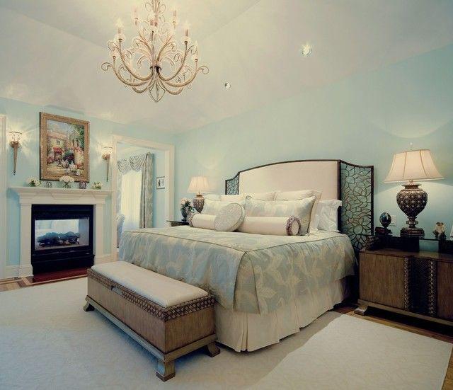 รูปภาพ:http://www.beeyoutifullife.com/wp-content/uploads/2014/12/master-bedroom-chandelier-Bedroom-Traditional-with-aqua-walls-bench-Birdseye.jpg