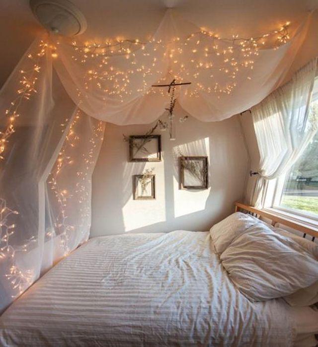 รูปภาพ:http://www.furnitureideas.org/wp-content/uploads/2015/07/fairy-lights-for-bedroom-10.jpg