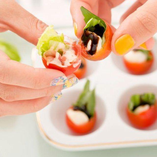 ตัวอย่าง ภาพหน้าปก:สลัดทำง่าย ขนาดพอดีคำ ' Stuffed Tomato Bite Size Salad ' 