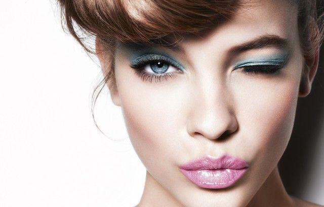 รูปภาพ:http://www.fashiontrendspk.com/wp-content/uploads/Blue-Eyes-Makeup-for-Your-Eyes.jpg