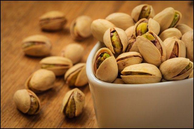 รูปภาพ:http://servingjoy.com/wp-content/uploads/2014/12/Roasted-pistachio-nuts-seed-with-shell-close-up.jpg