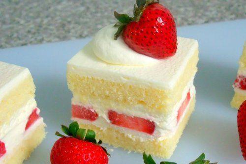 รูปภาพ:http://www.magnifique-patisserie.com/wp-content/uploads/2015/08/Strawberry-shortcake-desserts-for-one.jpg