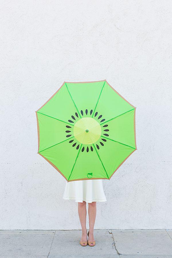 รูปภาพ:http://studiodiy.wpengine.com/wp-content/uploads/2014/07/DIY-Fruit-Slice-Umbrellas38.jpg