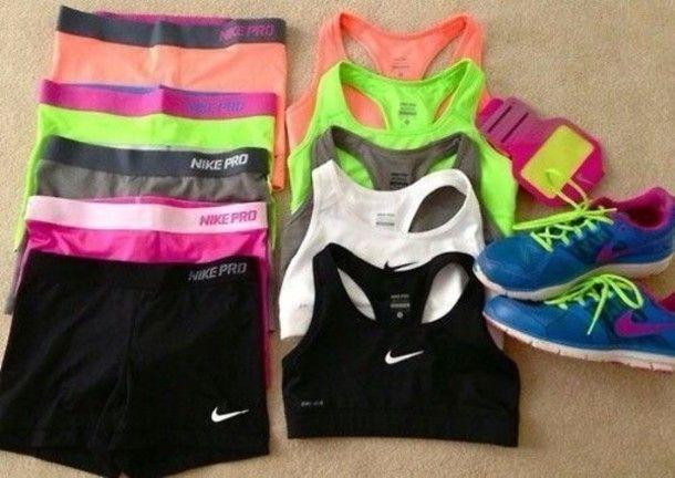รูปภาพ:http://picture-cdn.wheretoget.it/h8m1kl-l-610x610-pants-pink-shorts-nike+pro+shorts-sport+bra--nike+pro+shorts+tops-nike+black+white+pink+pro+running+pref-nike+pro-nike+crop-tank-gym-sport-fashion-fitness-color-cheer-girly-cute-le.jpg