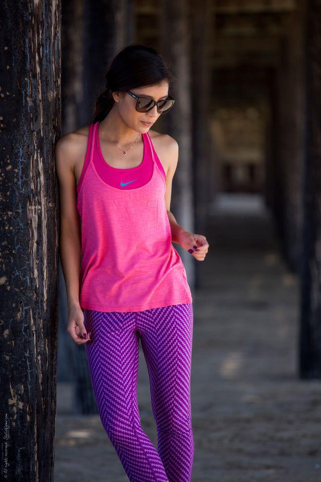 รูปภาพ:http://stylishlyme.com/wp-content/uploads/2014/10/Purple-and-Pink-workout-outfit.jpg