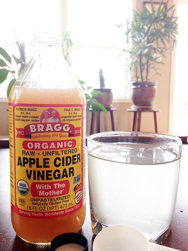 รูปภาพ:http://doctorscotthealth.com/wp-content/uploads/2014/03/Braggs-Apple-Cider-Vinegar.jpg