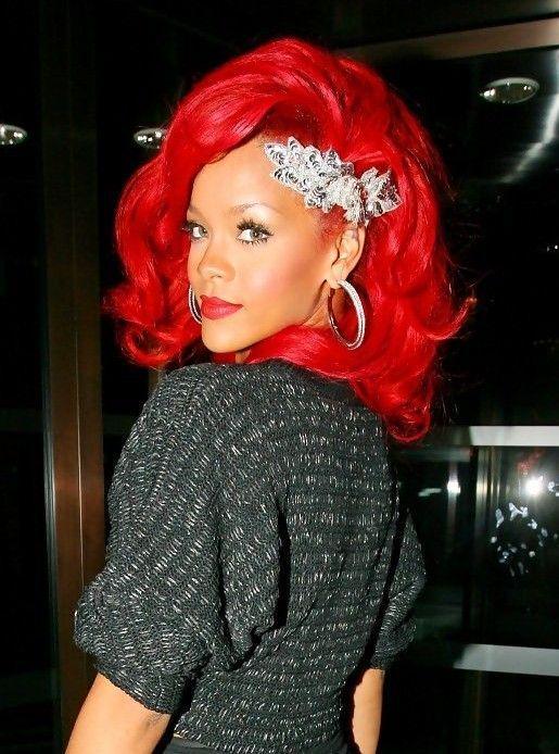 รูปภาพ:http://hairstylesweekly.com/images/2012/10/Rihanna-Medium-Red-Hair-Style.jpg