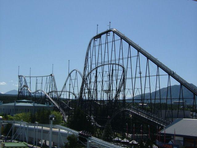 รูปภาพ:https://upload.wikimedia.org/wikipedia/commons/4/4b/Fujiyama_rollercoaster_2005-05.JPG