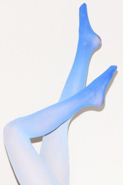 รูปภาพ:http://images0.chictopia.com/photos/THRIFTED_and_MODERN/6738982394/blue-ombre-tights_400.jpg
