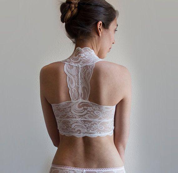 รูปภาพ:http://s3.weddbook.com/t4/2/2/8/2283752/white-lace-bralette-beautiful-scalloped-edge-lace-design-halter-wireless-bra-top-wide-straps-bridal-lingerie.jpg
