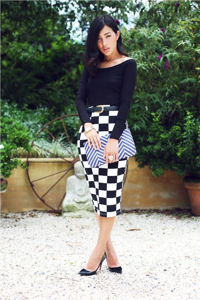 รูปภาพ:http://glamradar.com/wp-content/uploads/2015/12/6.-black-top-with-checkered-skirt.jpg