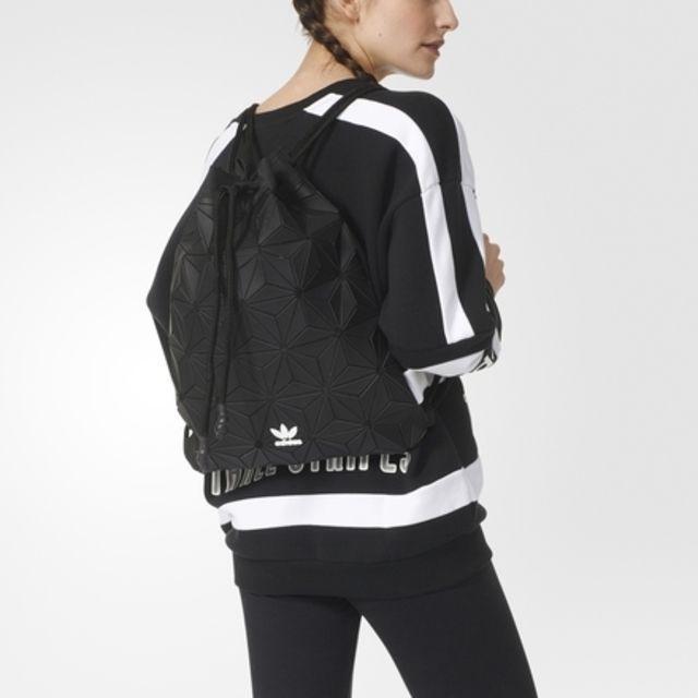 ตัวอย่าง ภาพหน้าปก:ตามมาดู! 'Adidas Bucket Gym Sack' กระเป๋าสุดฮิต! ที่ทุกคนต่างถามหา
