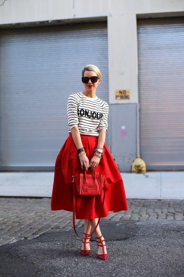 รูปภาพ:http://glamradar.com/wp-content/uploads/2016/06/1.-red-valentino-shoes-with-midi-skirt-and-striped-tee.jpg