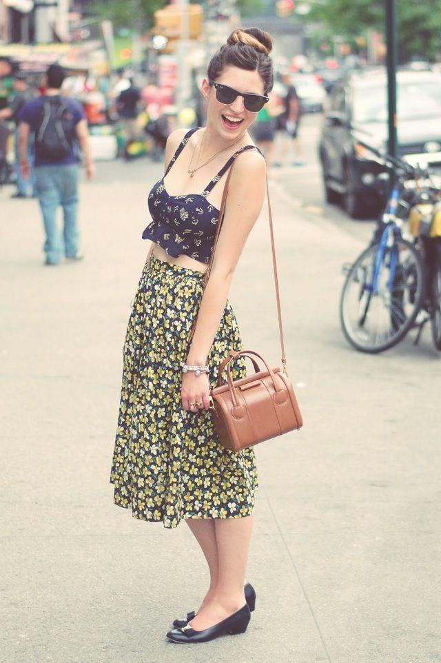 รูปภาพ:http://glamradar.com/wp-content/uploads/2016/07/3.-printed-bandeau-top-with-vintage-skirt.jpg